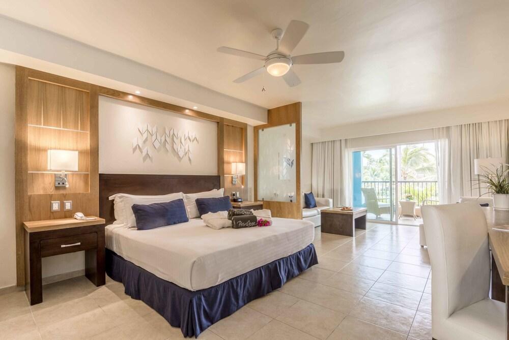 Privilege Club At Ocean Blue & Sand Bavaro Exterior photo