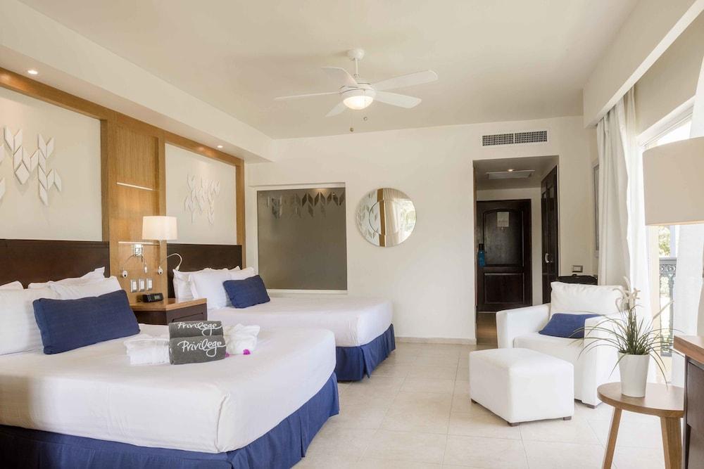 Privilege Club At Ocean Blue & Sand Bavaro Exterior photo